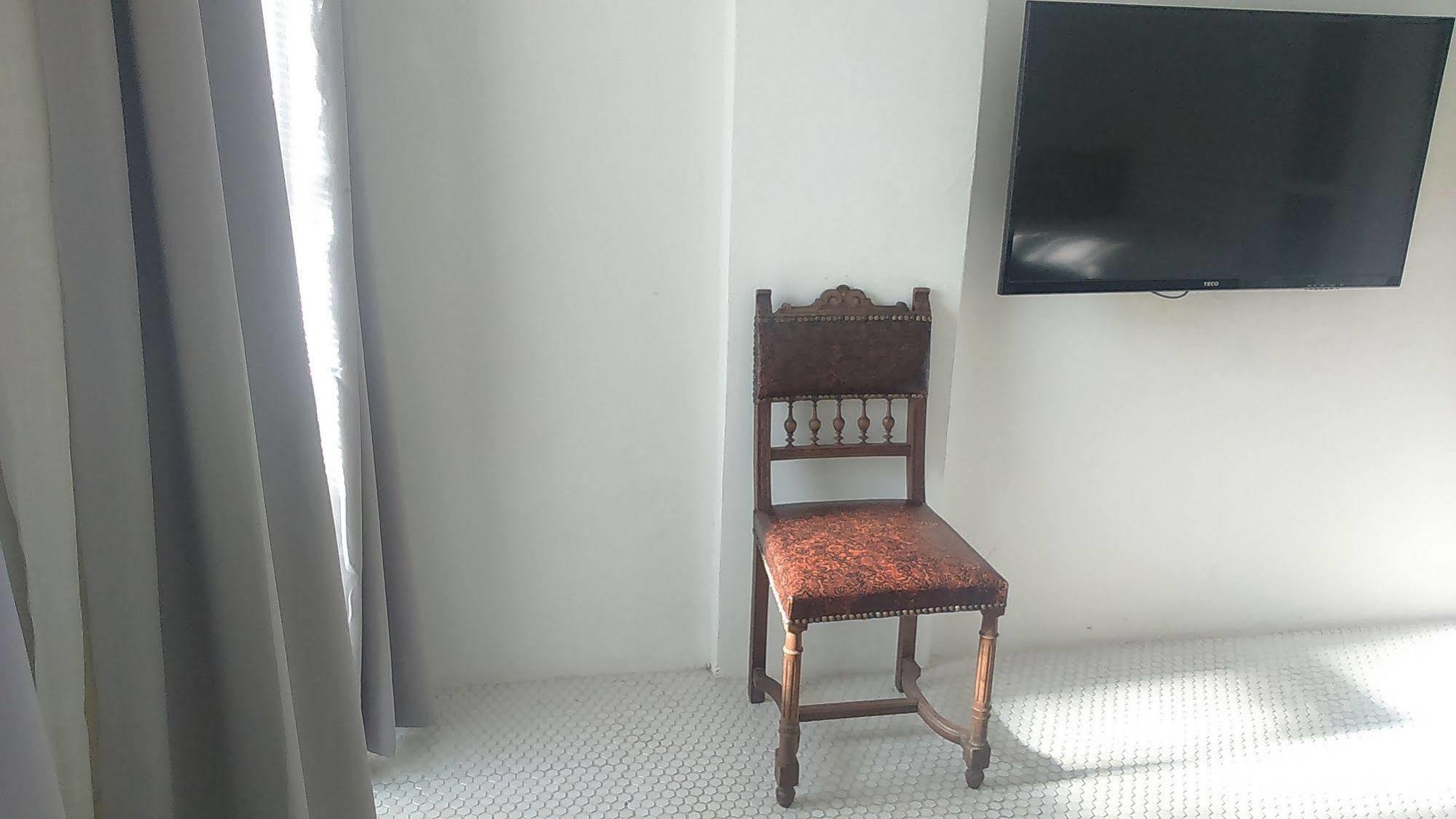 白狗公寓amo B&B市區金三角 東大門夜市 Hualien City Ngoại thất bức ảnh