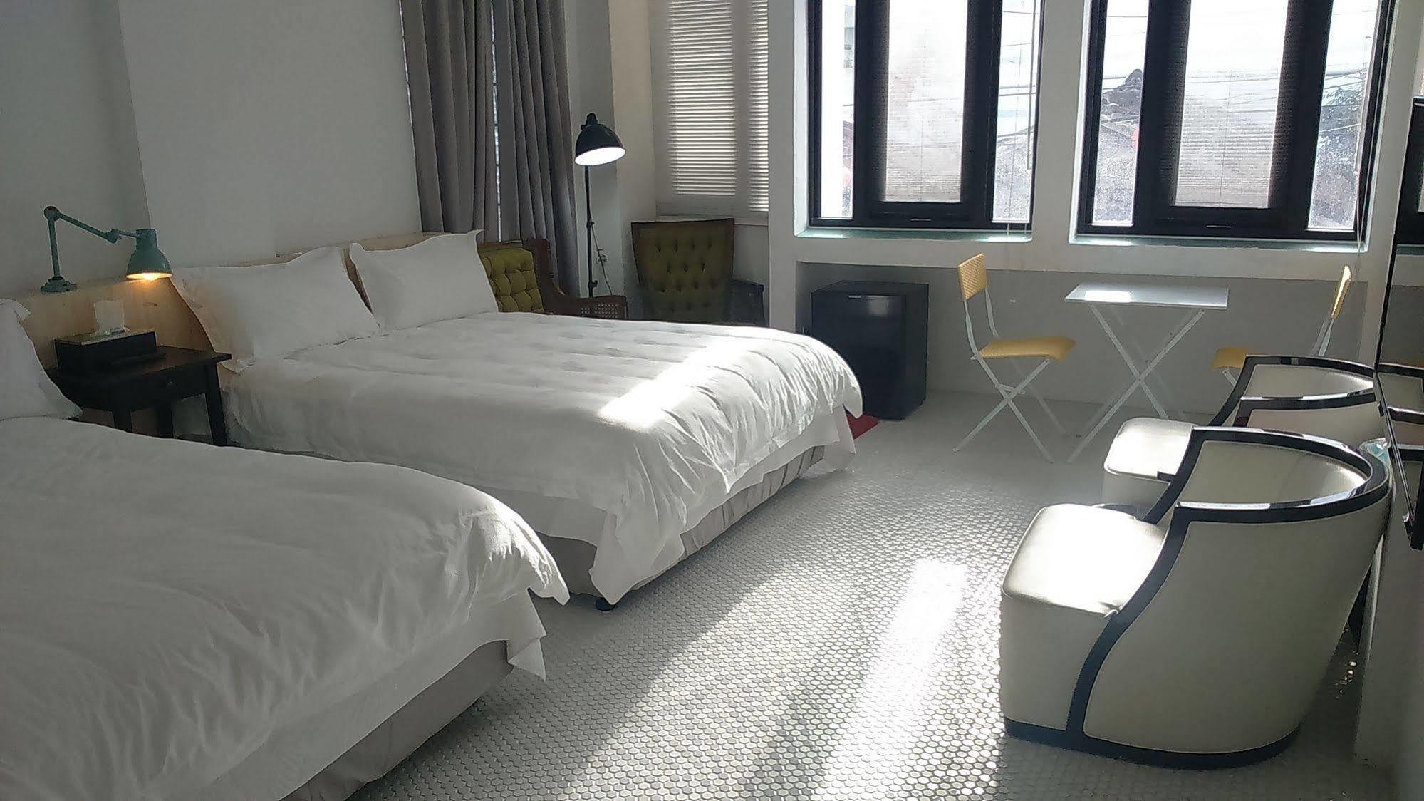 白狗公寓amo B&B市區金三角 東大門夜市 Hualien City Ngoại thất bức ảnh